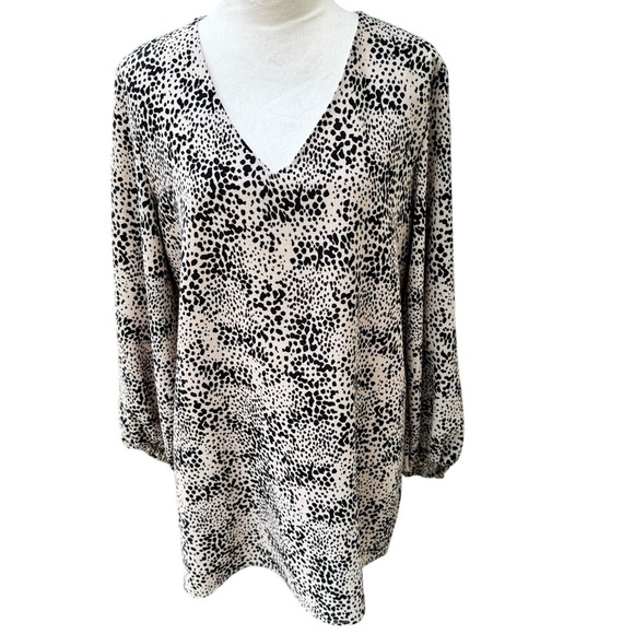 Belongsci Tops - BELONGSCI. V-neckline, long sleeves, Pullover.Tan/Black Animal Print. S…
